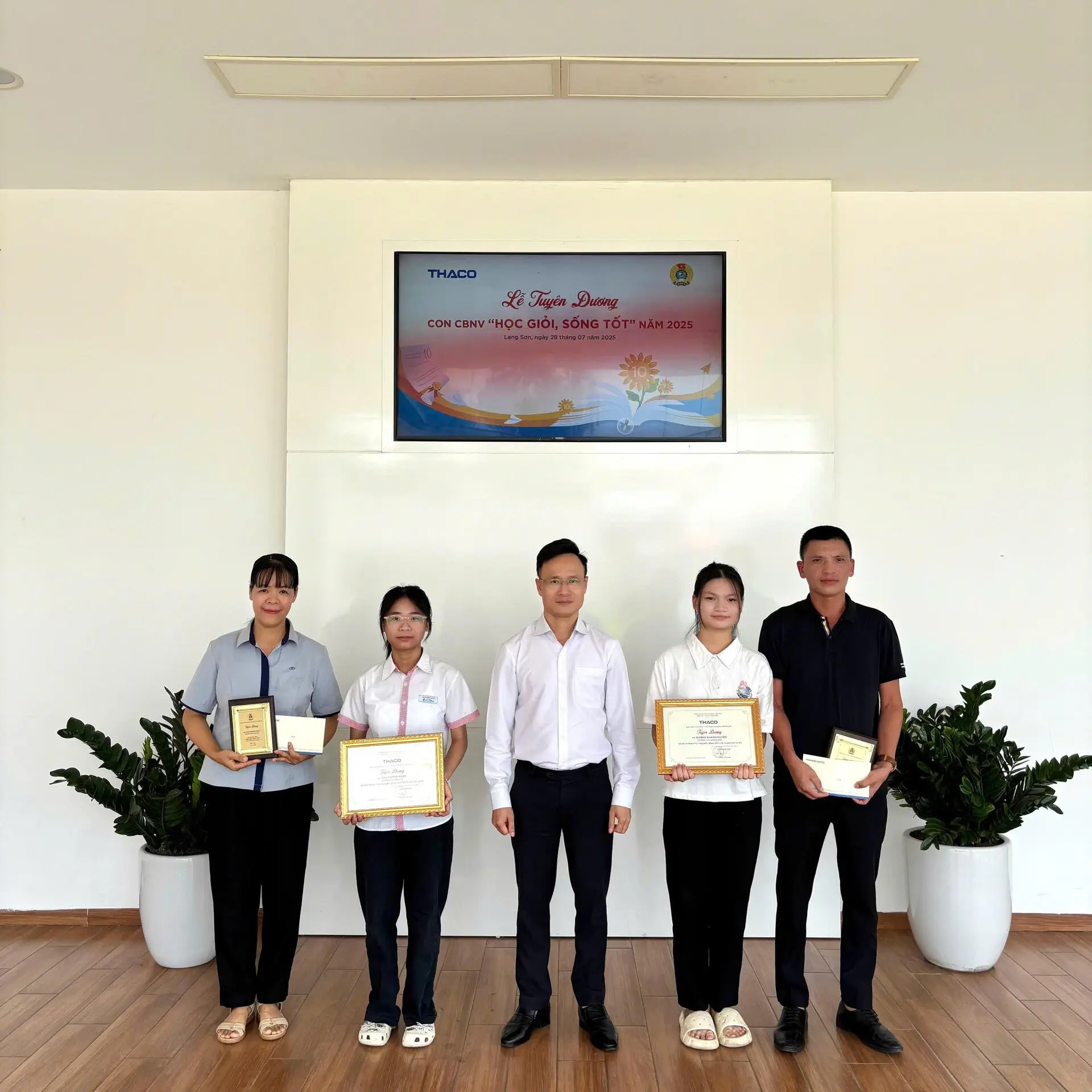 🎓 THACO AUTO LẠNG SƠN VINH DANH CON CBNV “HỌC GIỎI – SỐNG TỐT” NĂM 2025 🎉